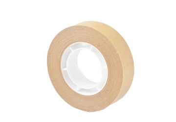 Cinta adhesiva bifaz 12 mm x 10 mts, pega de ambos lados. Diametro interior: 2.5 cm